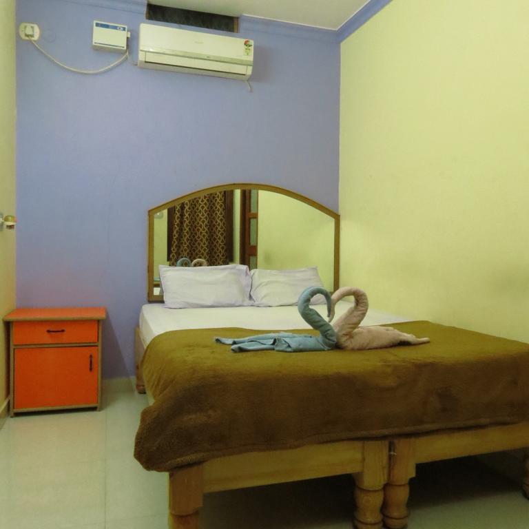 Thilak Home Stay Hampi Room photo